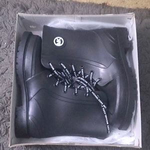 Like New Women's Montaigne Lace-Up Cozy Lug Sole Rain Boots